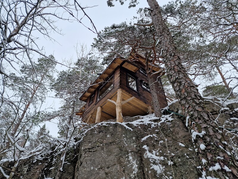 Cliff Cabin on the edge red